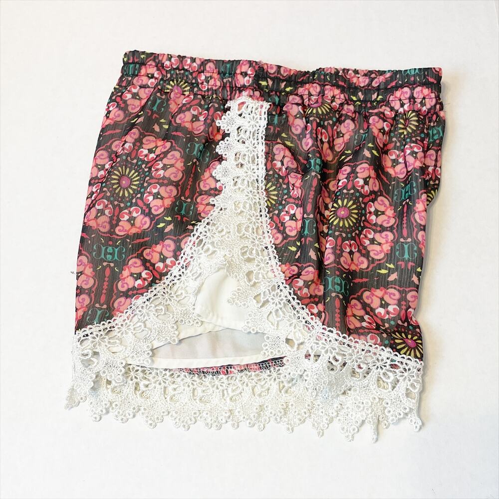 Lucy Love Boho Floral Pink Shorts Crochet Lace Trim Festival Small - Picture 8 of 9
